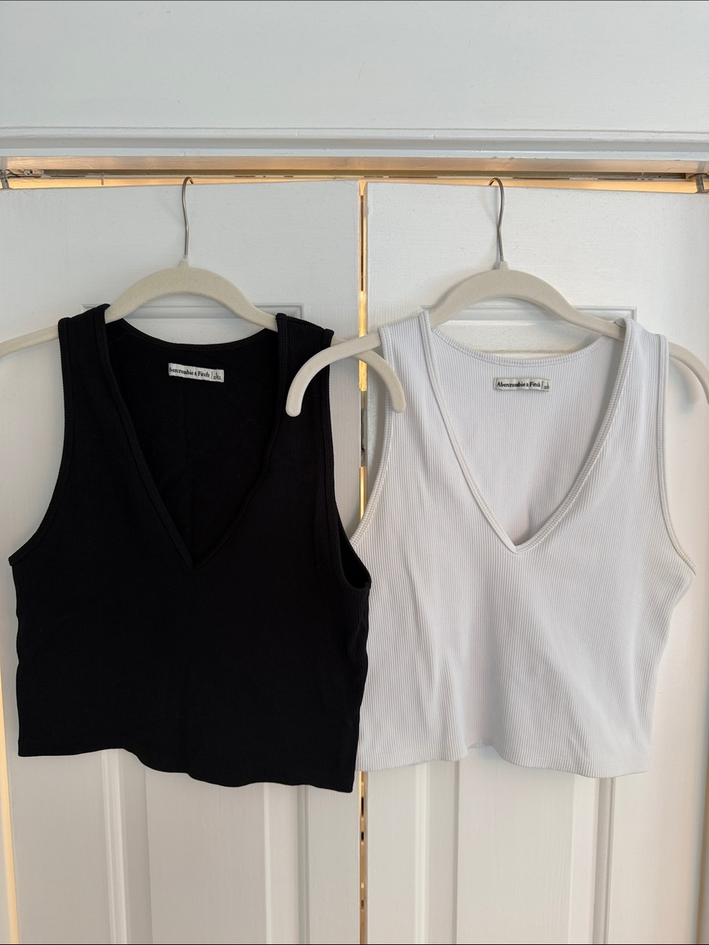 Abercrombie & Fitch Ribbed V-Neck Tank Set — Black & White
